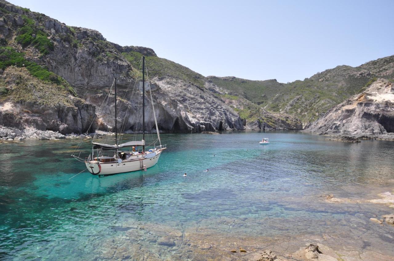 Lu' Hotel Maladroxia SantʼAntìoco 外观 照片