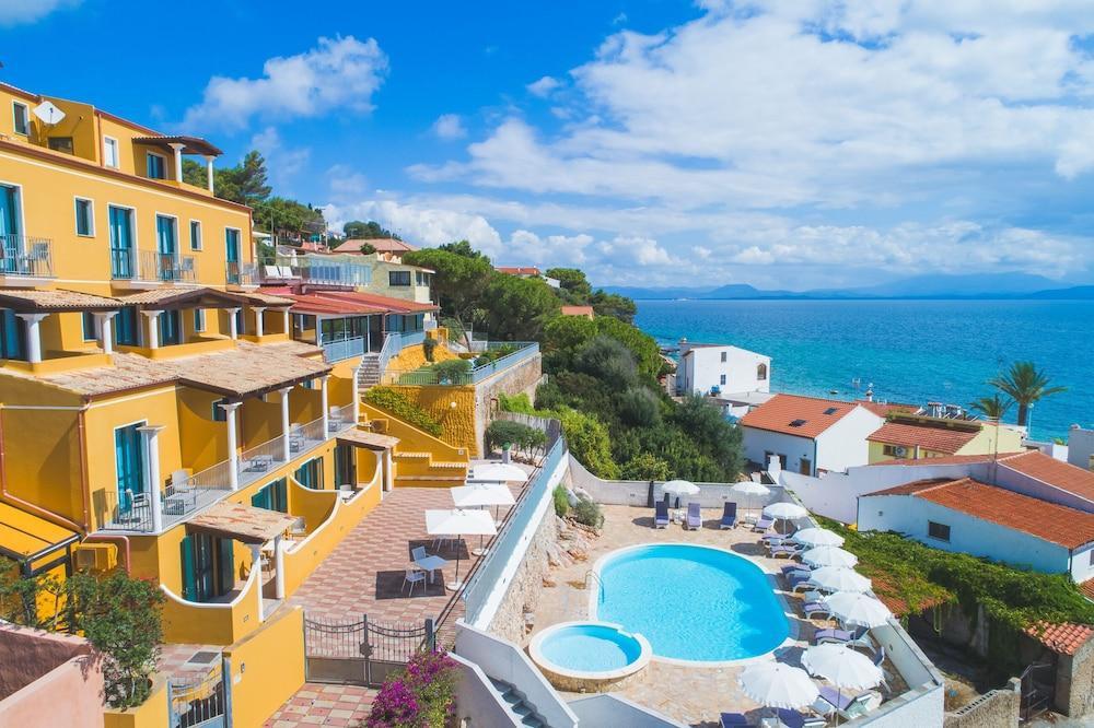 Lu' Hotel Maladroxia SantʼAntìoco 外观 照片