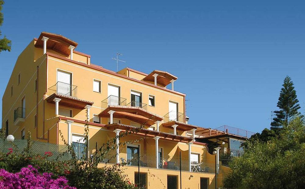 Lu' Hotel Maladroxia SantʼAntìoco 外观 照片